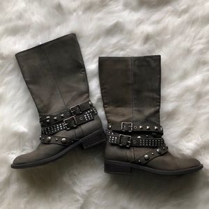 Simply Vera Vera Wang Gray Boots